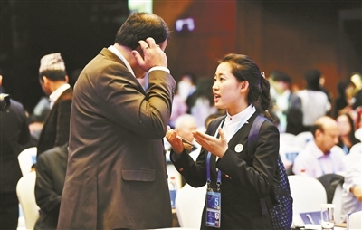 盛會大美亞細亞，崗位服務(wù)志愿情——記圖文設(shè)計制作中的奉獻之光